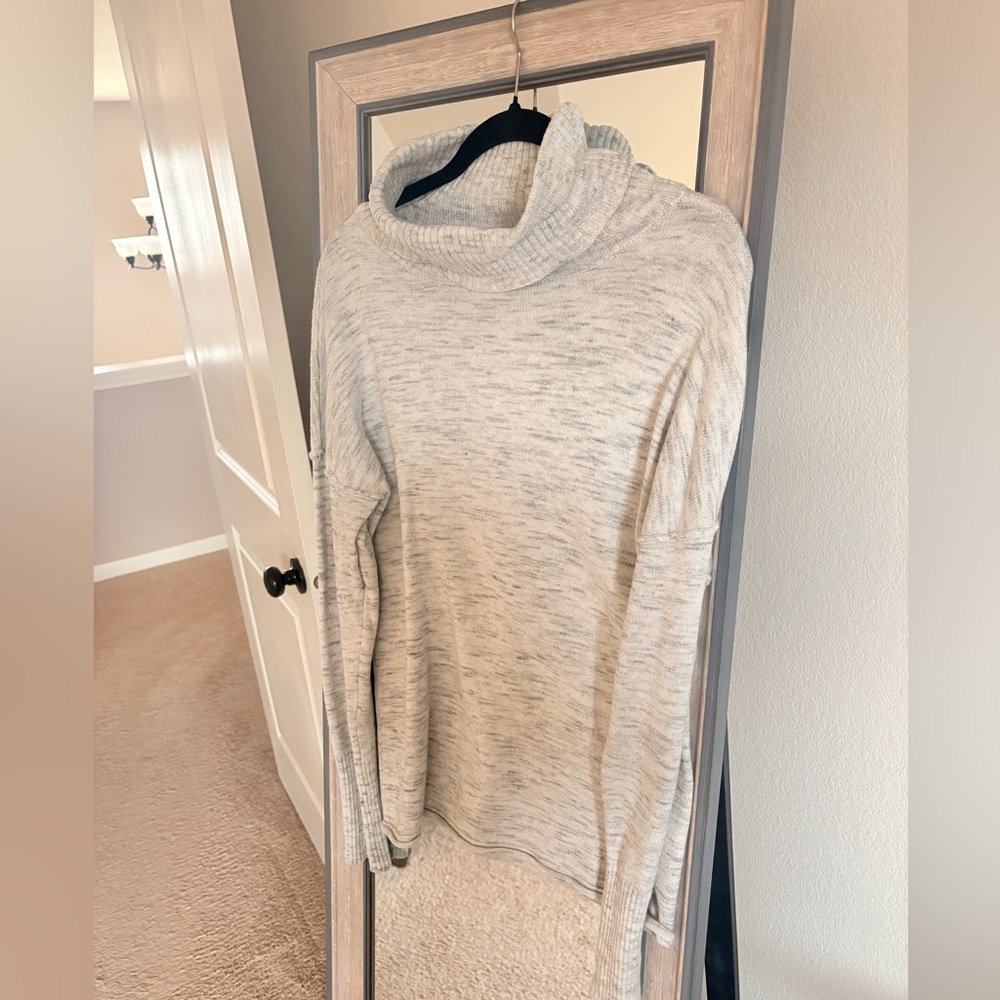 Cowl neck/turtle neck great sweater